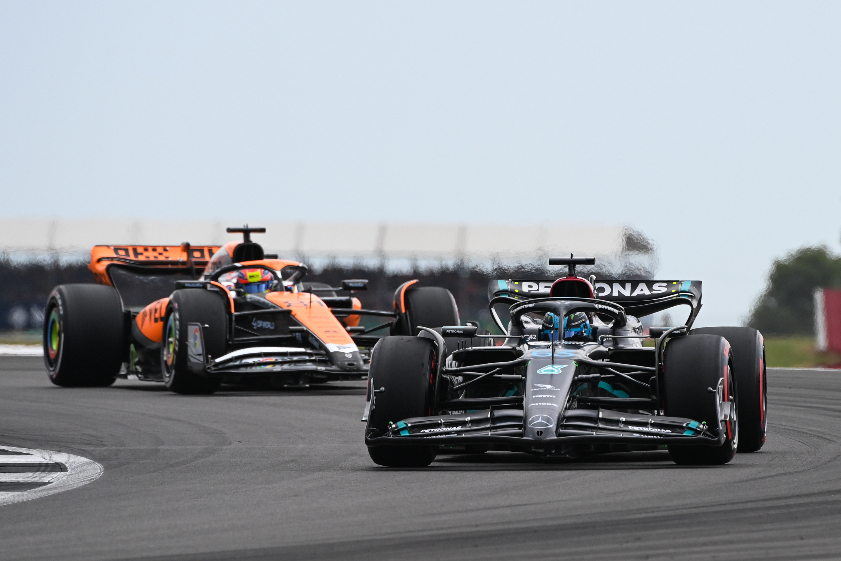 Hamilton zasugerował, że Mercedes powinien iść ścieżką Red Bulla