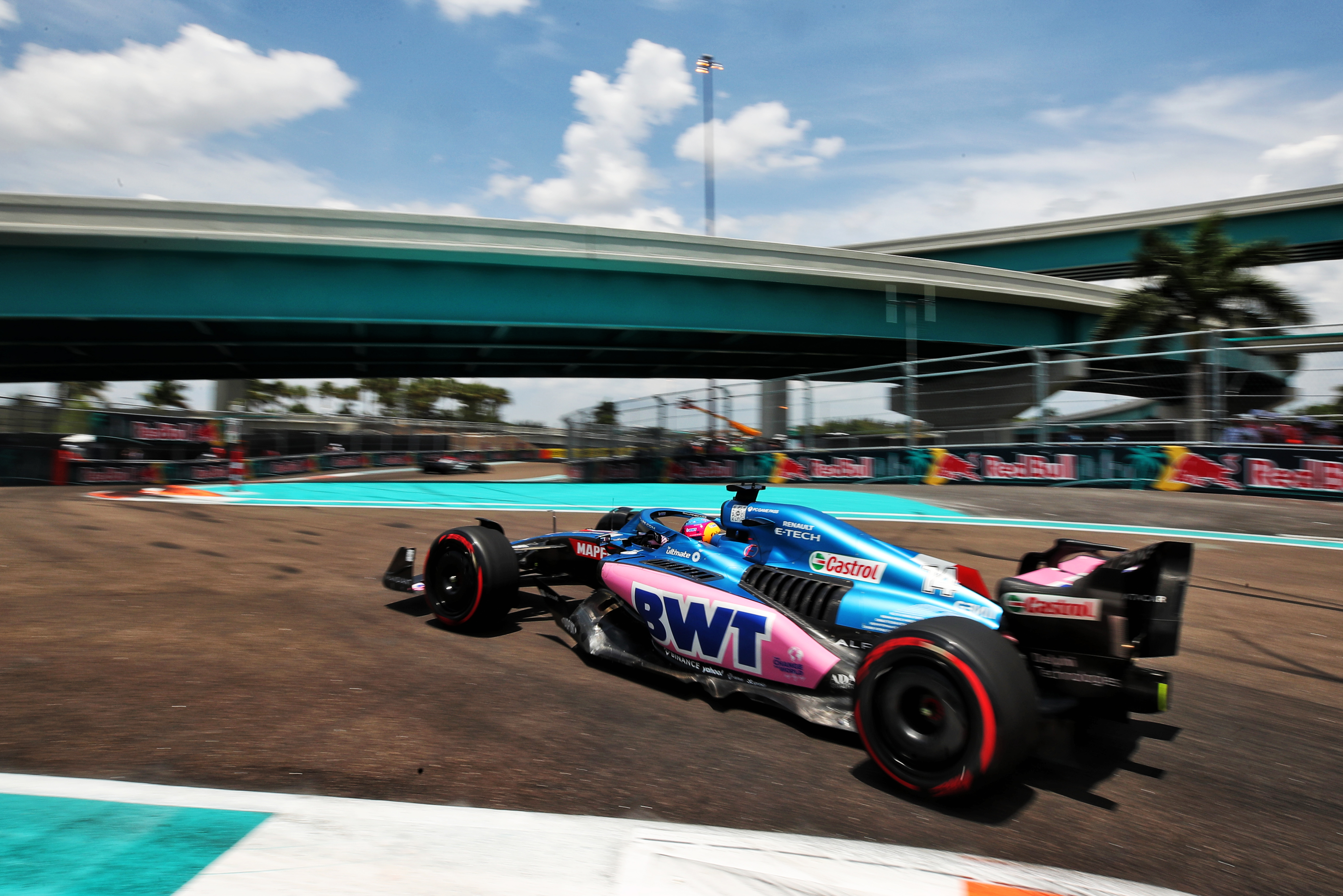 Sainz i Ocon skrytykowali FIA za brak reakcji na groźny incydent