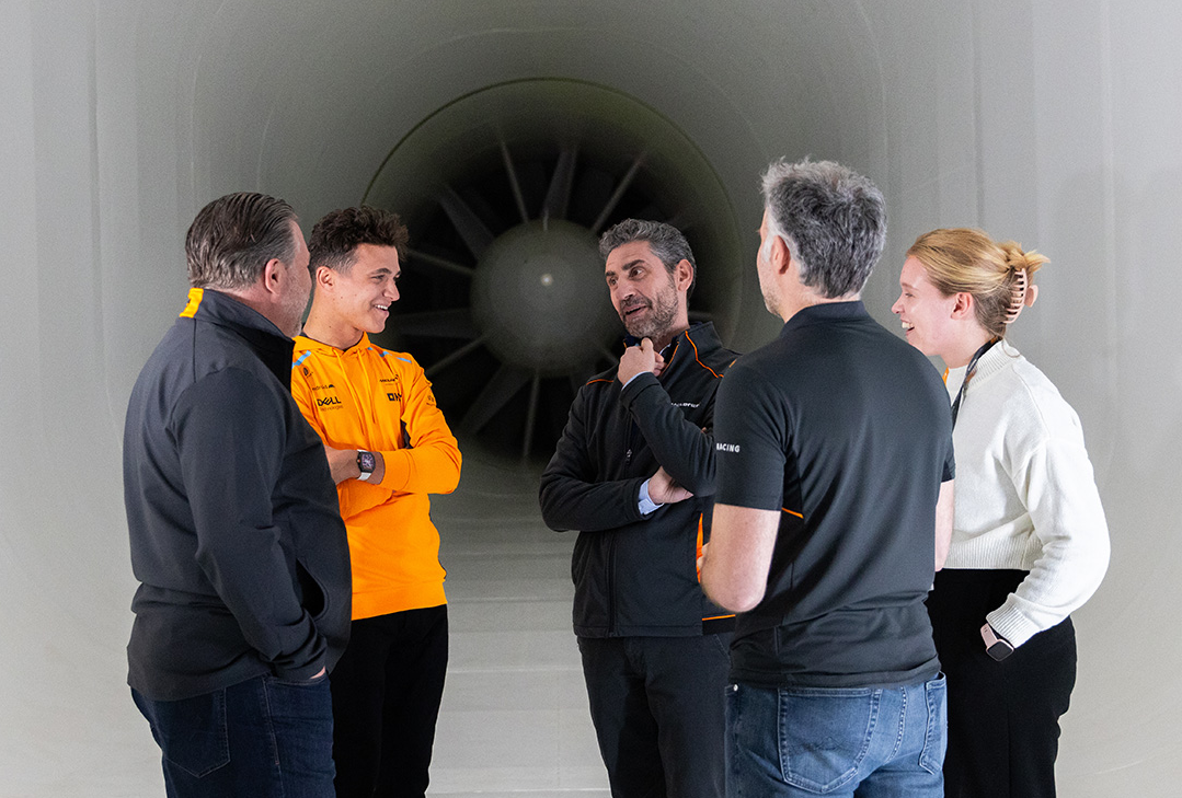 Przedstawiciele McLarena w nowym tunelu aero