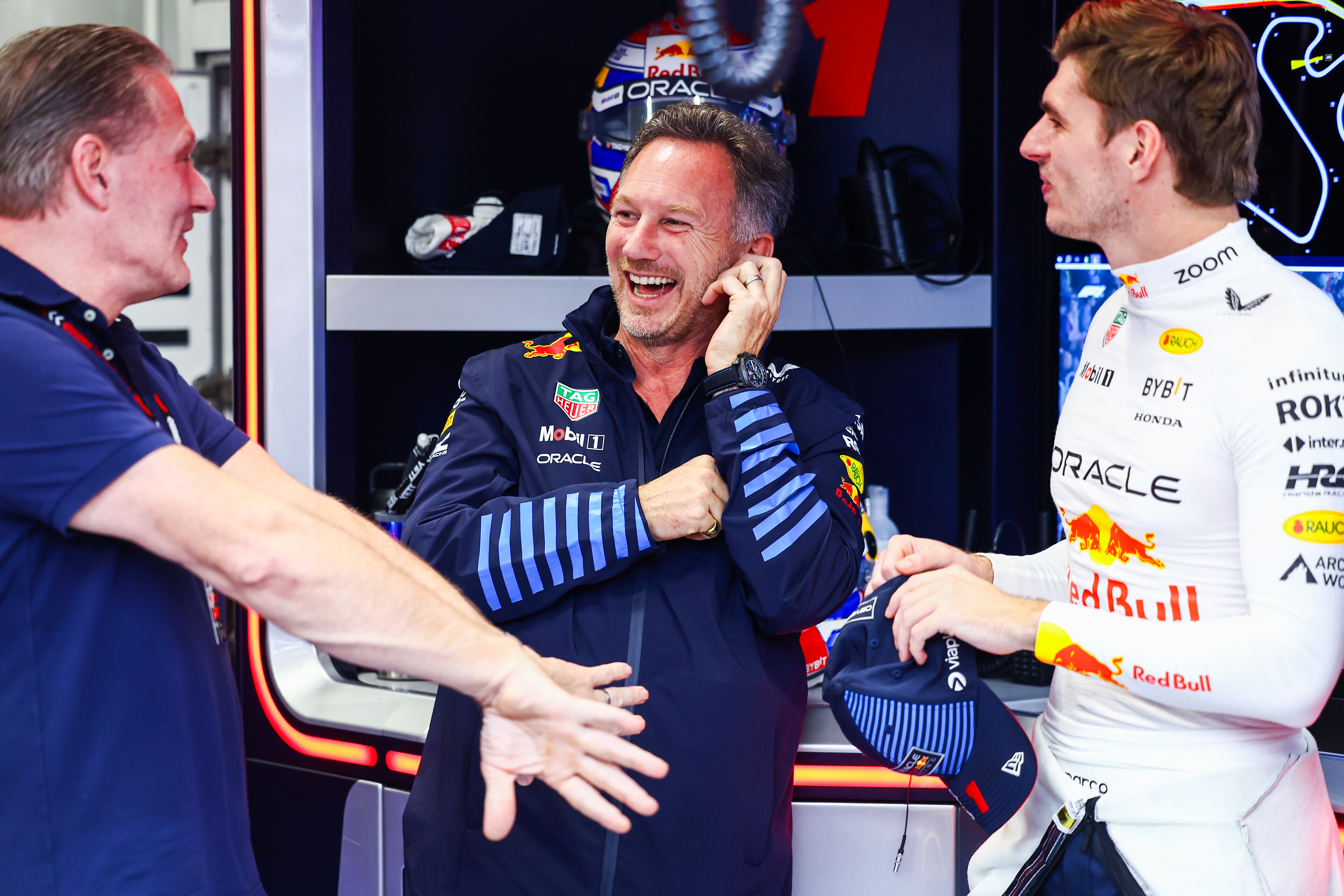    Jos Verstappen, Christian Horner i Max Verstappen - bo w byczej rodzinie najlepiej wychodzi się na zdjęciach (fot. Red Bull).