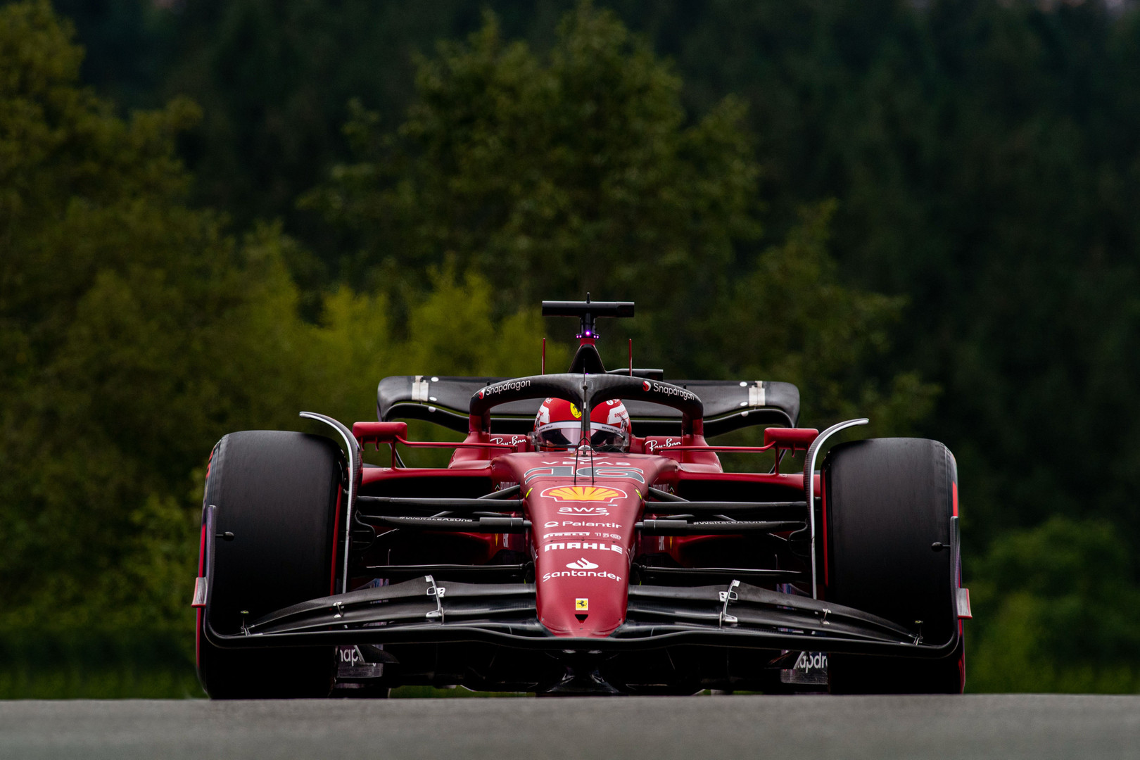 Leclerc nadal ma zaufanie do Ferrari