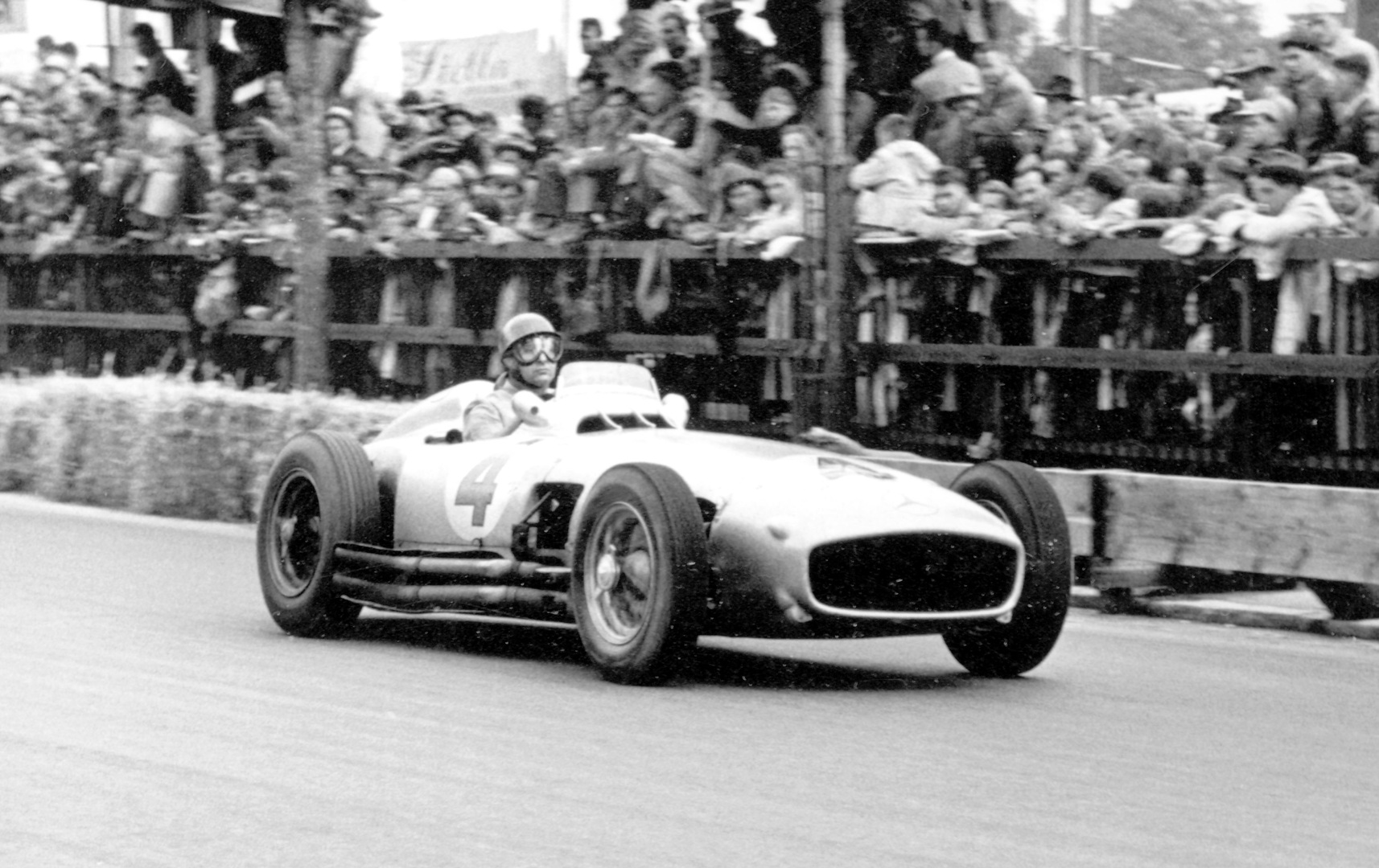 GP Szwajcarii 1954: Mercedes W196 w wersji otwartej. Za kierownicą Juan Manuel Fangio, zwycięzca wyścigu. Fot. Mercedes.