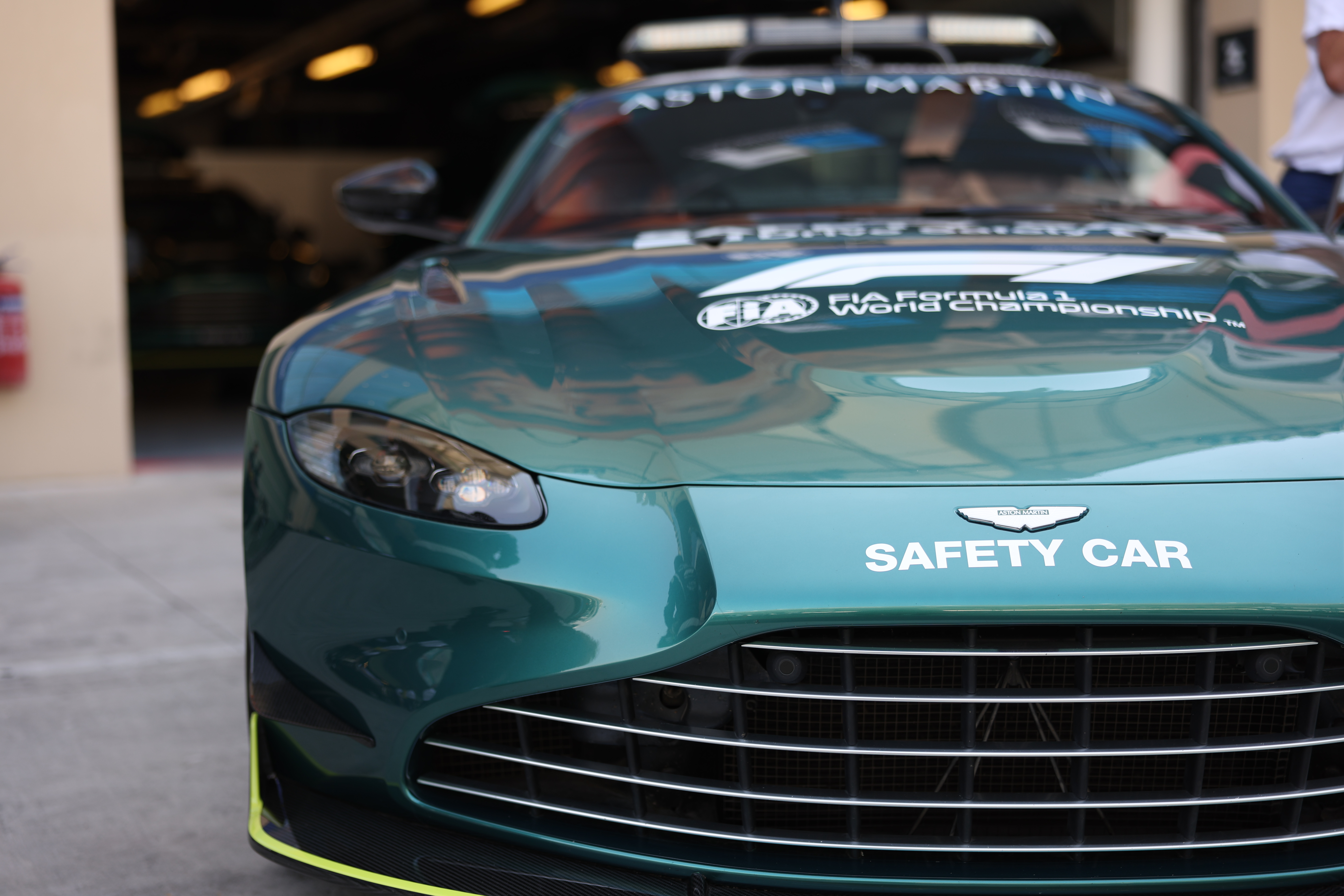 Samochód Bezpieczeństwa F1, Aston Martin