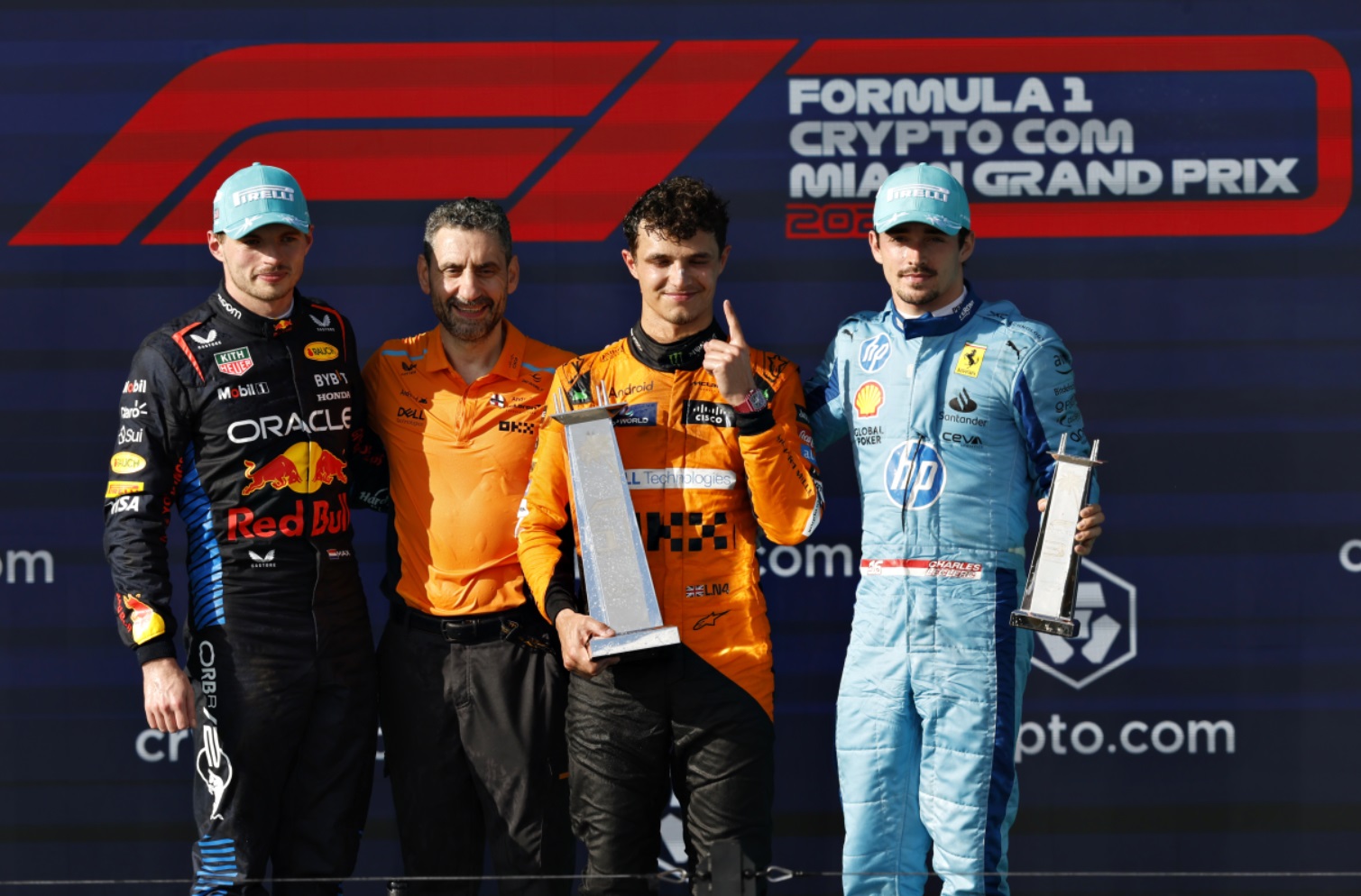 Podium GP Miami 2024: Max Verstappen, Andrea Stella, Lando Norris i Charles Leclerc (fot. Red Bull).