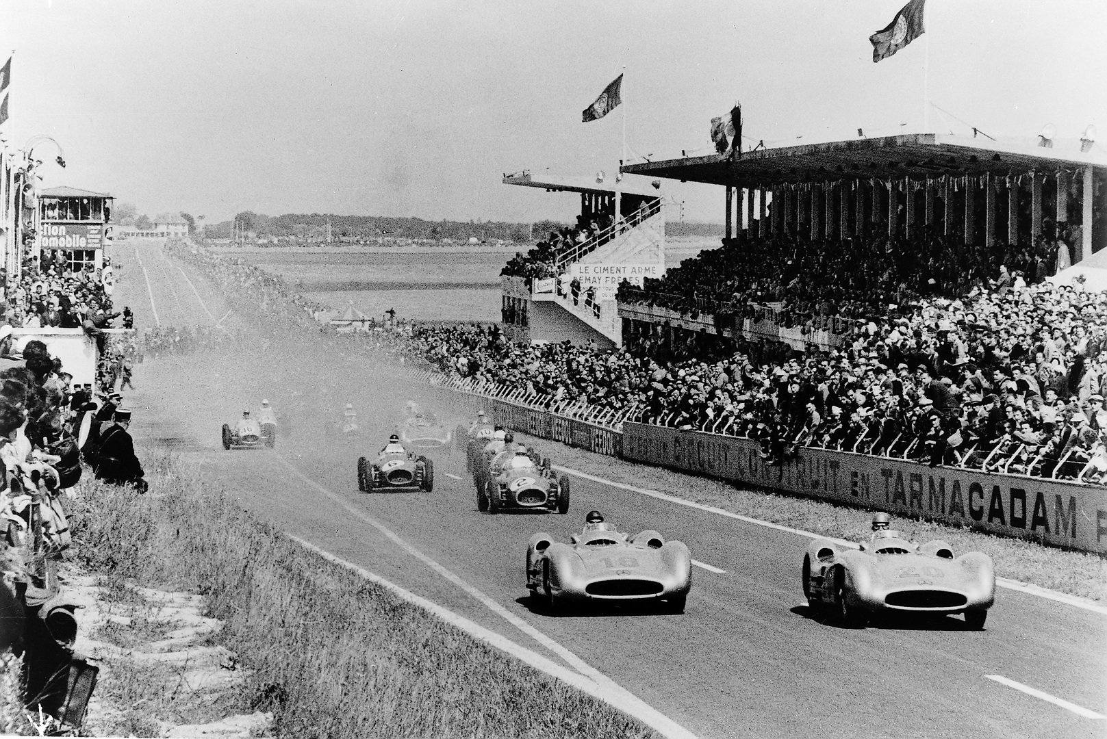 Start GP Francji 1954. Streamlinery od razu wyszły na prowadzenie. Fot. Mercedes.