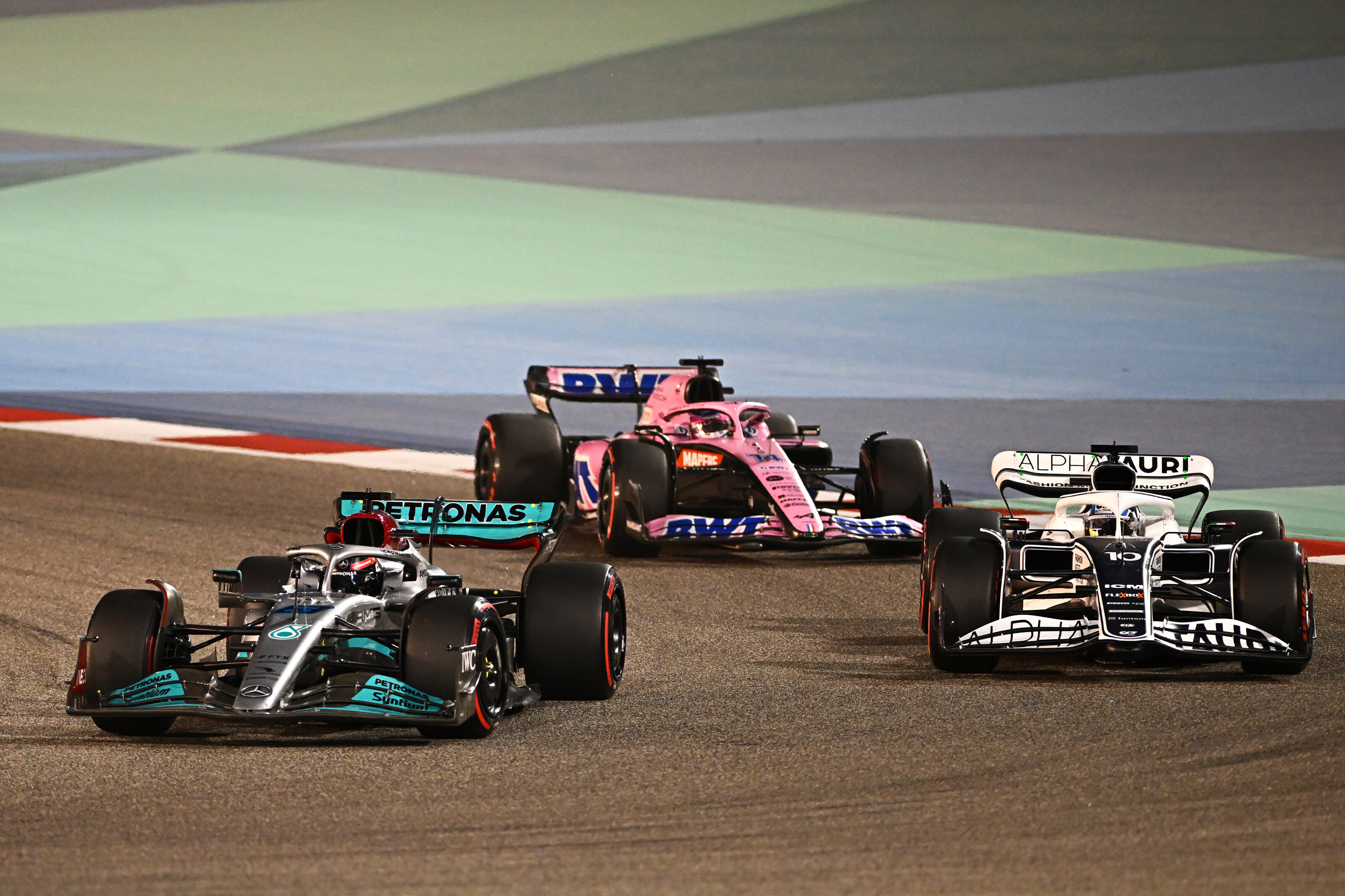 Mercedes znajduje się na ziemi niczyjej po GP Bahrajnu