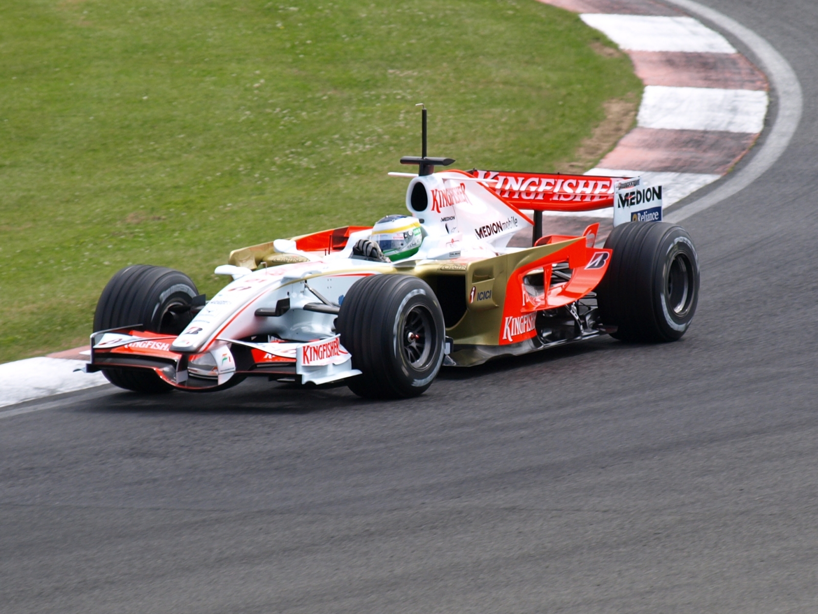 Ambicje jak Schumacher, bolid jak Badoer - pogrążone Ferrari w 2009 roku