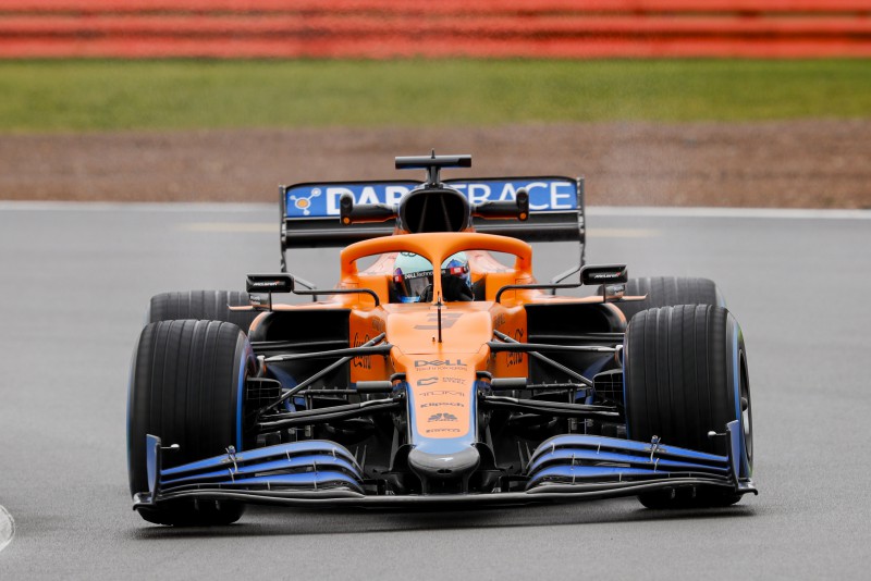 Daniel Ricciardo w McLarenie MCL35M, tor Silverstone, luty 2021