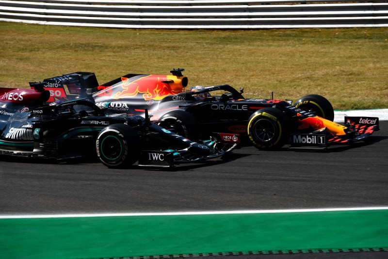 Hamilton vs Verstappen: Kto popełnił więcej błędów w 2021 roku?