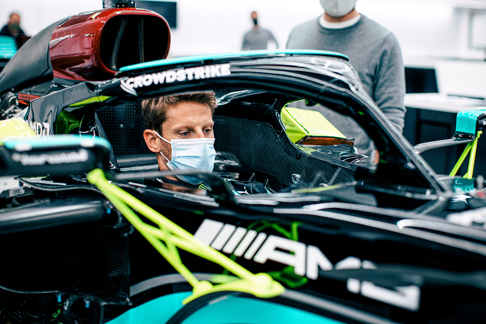 Przygotowania Romaina Grosjeana do testu F1 w Mercedesie, który nigdy się nie odbył. Fot. Mercedes.