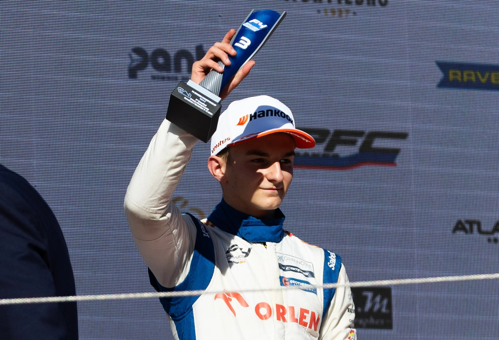 Jan Przyrowski na podium w Jerez (fot. Orlen Team)